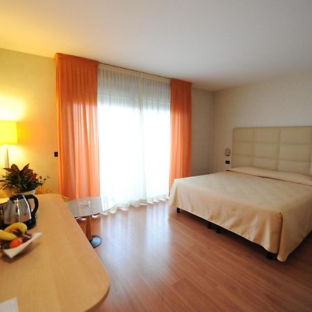 Hotel Donatello Imola Bagian luar foto