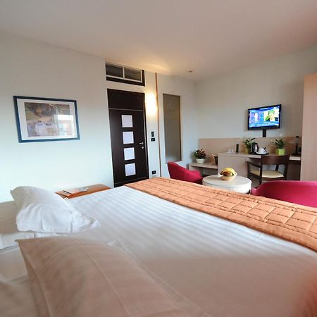 Hotel Donatello Imola Bagian luar foto