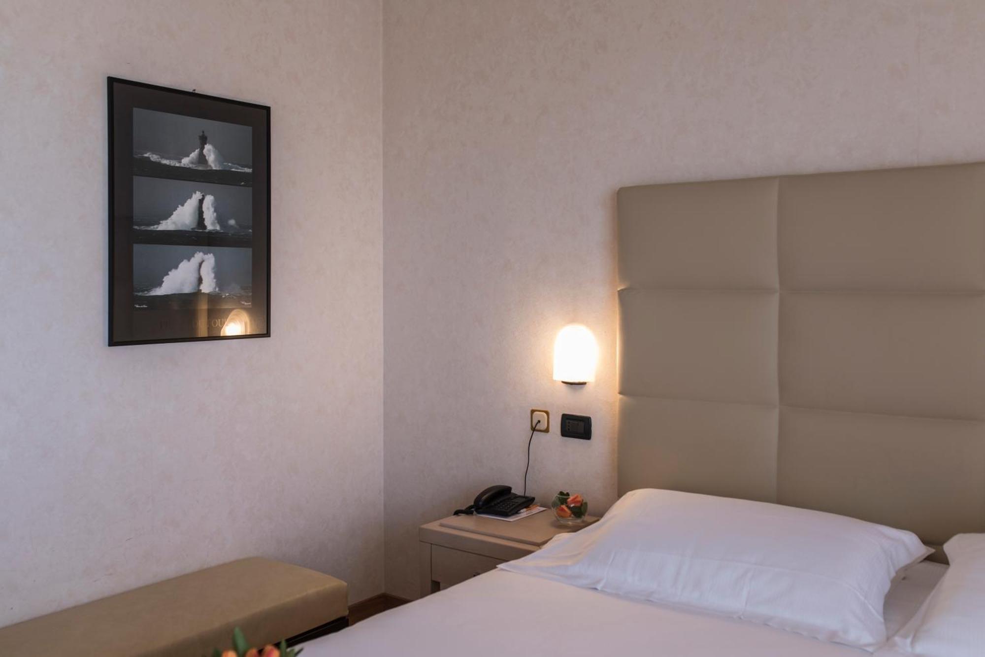 Hotel Donatello Imola Bagian luar foto