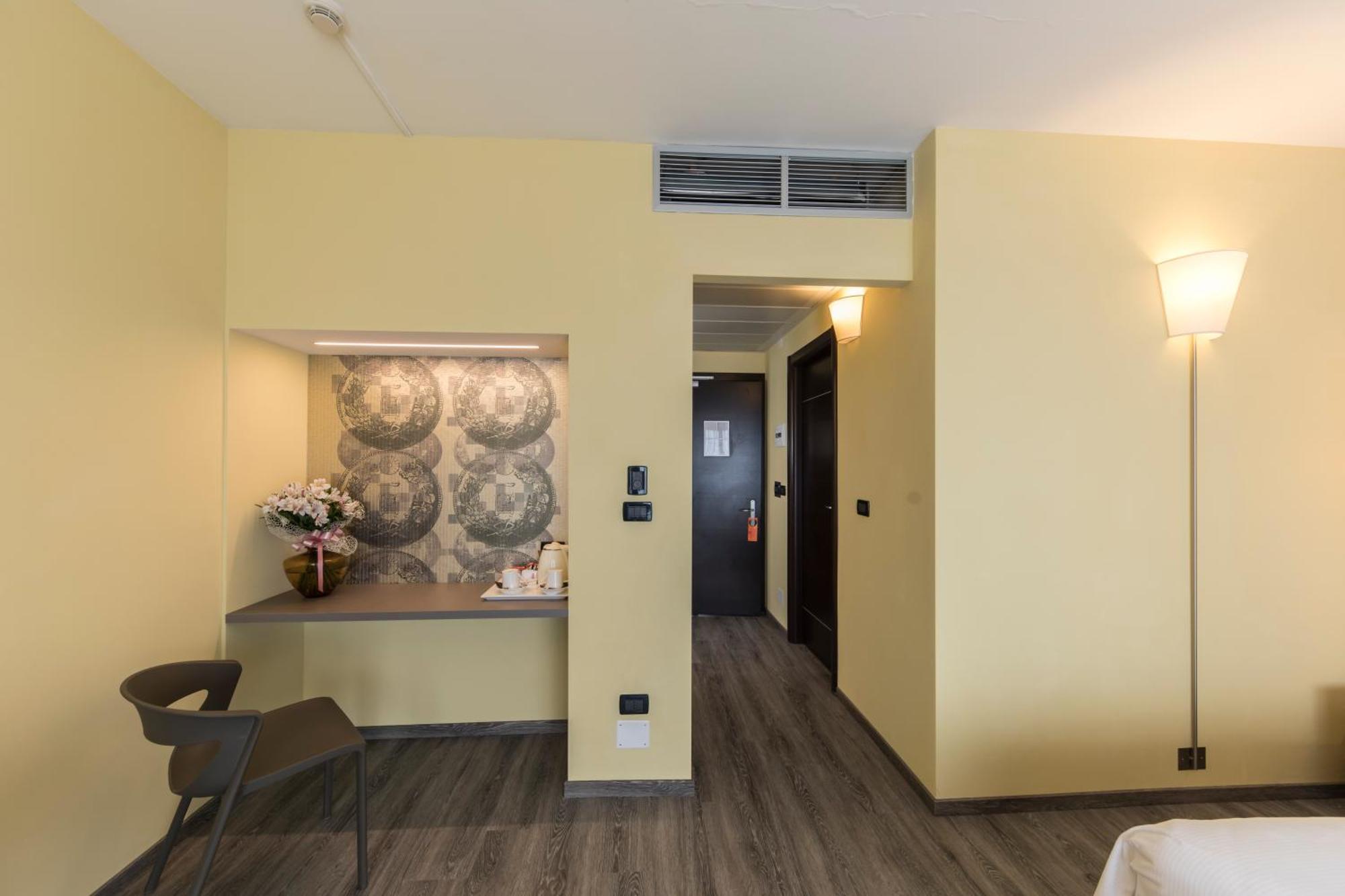 Hotel Donatello Imola Bagian luar foto