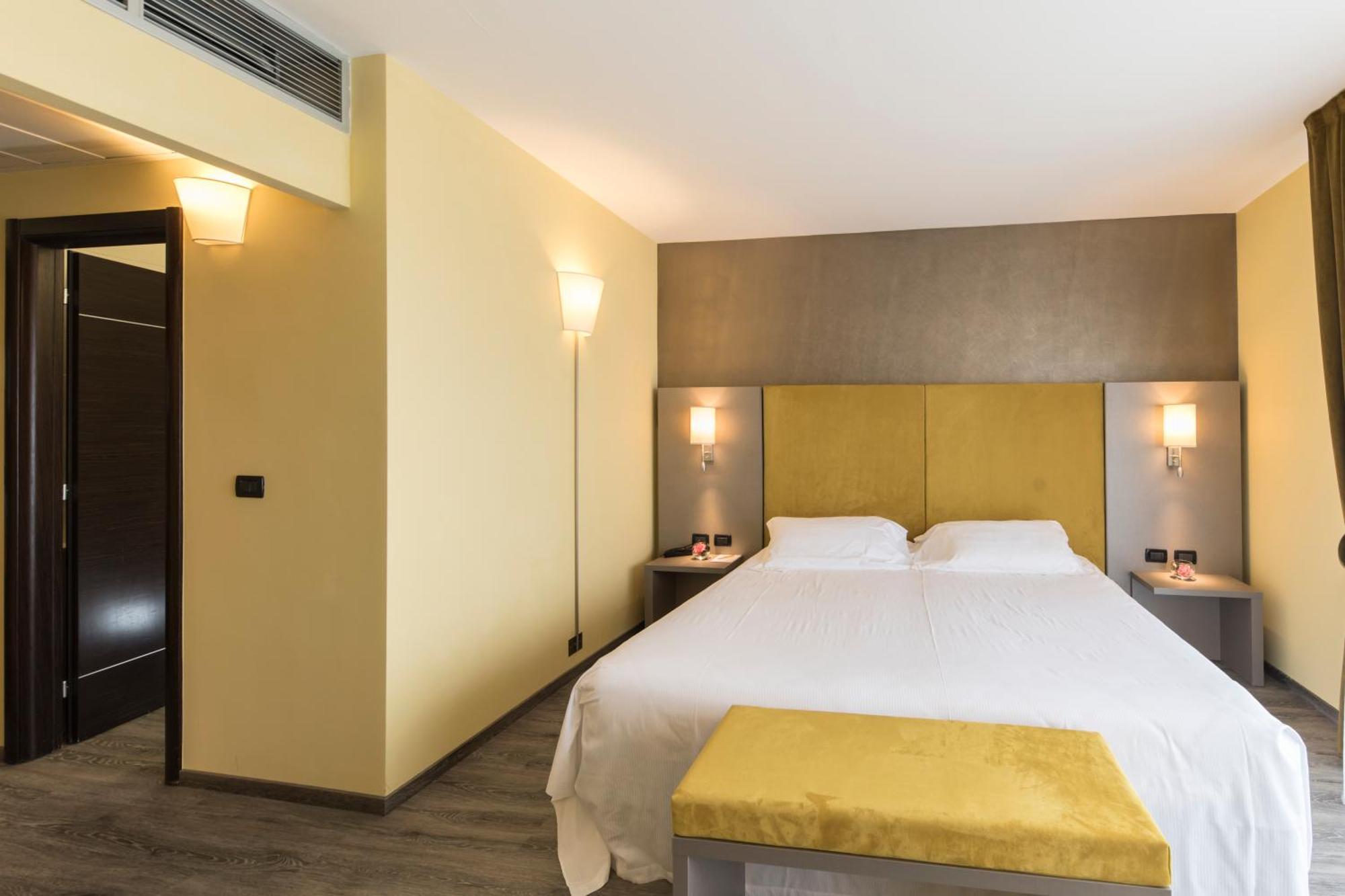 Hotel Donatello Imola Bagian luar foto