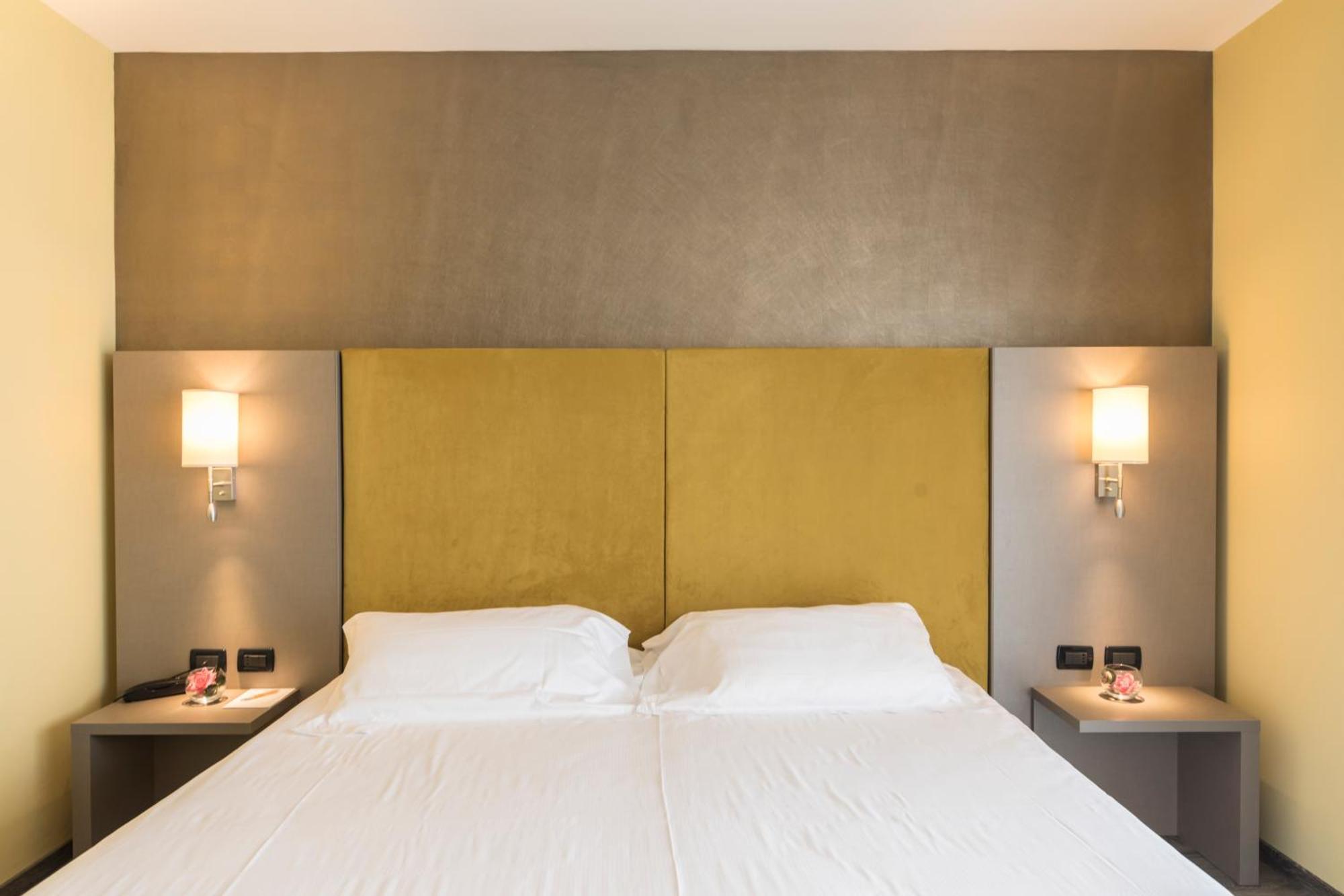 Hotel Donatello Imola Bagian luar foto