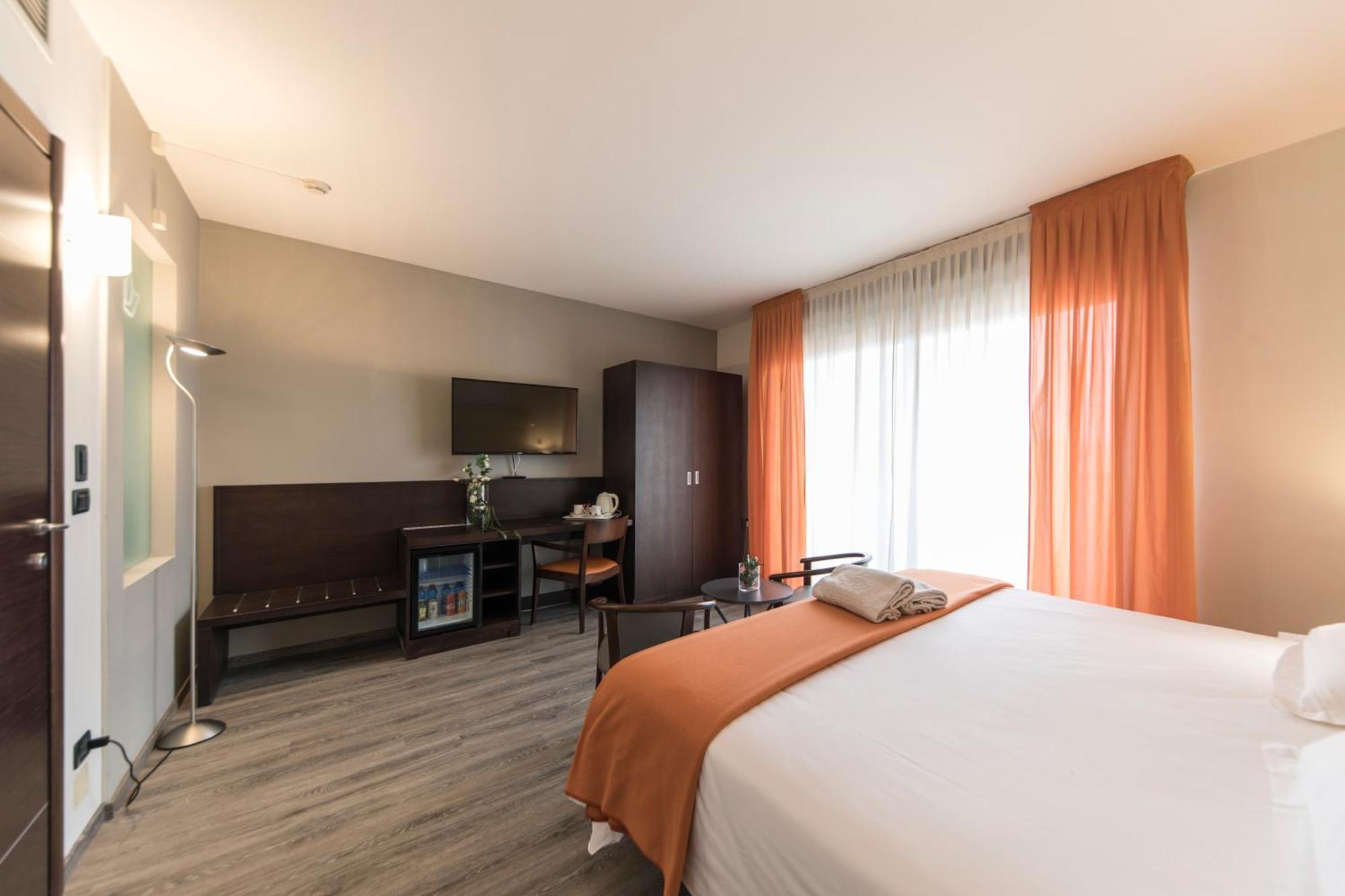 Hotel Donatello Imola Bagian luar foto