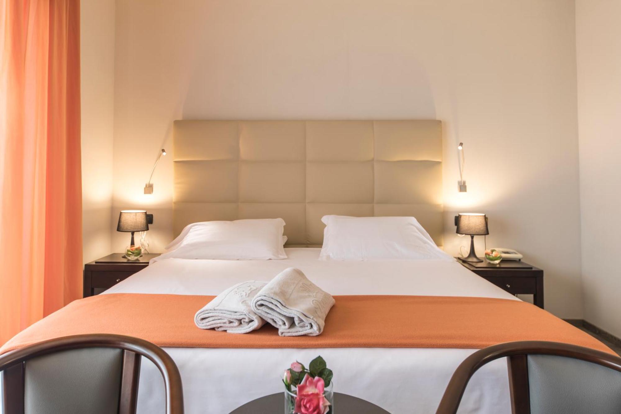 Hotel Donatello Imola Bagian luar foto