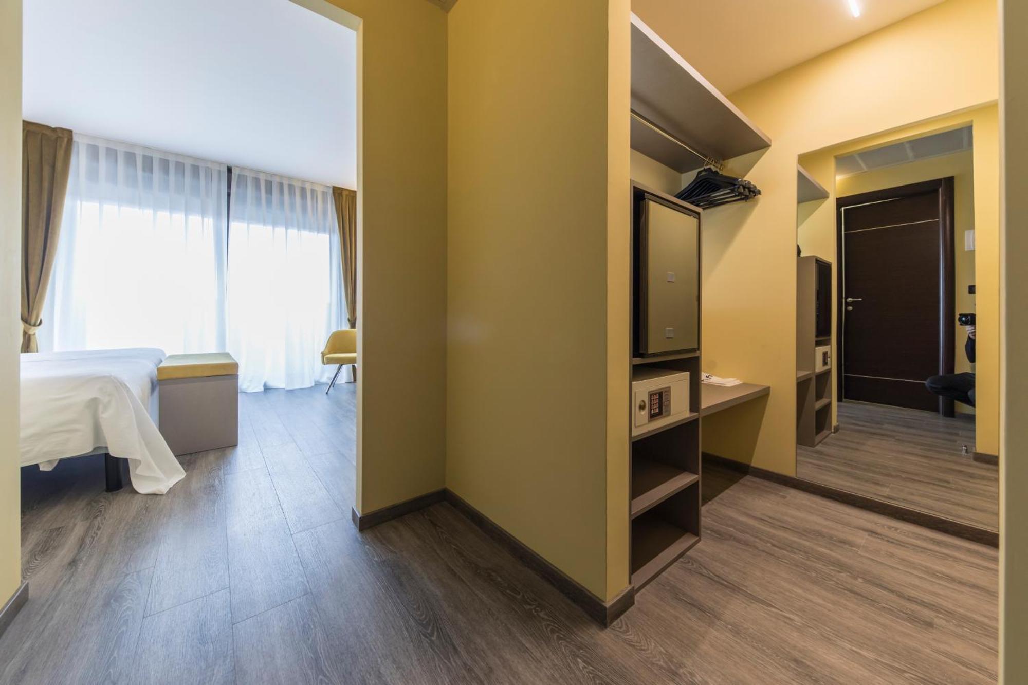 Hotel Donatello Imola Bagian luar foto