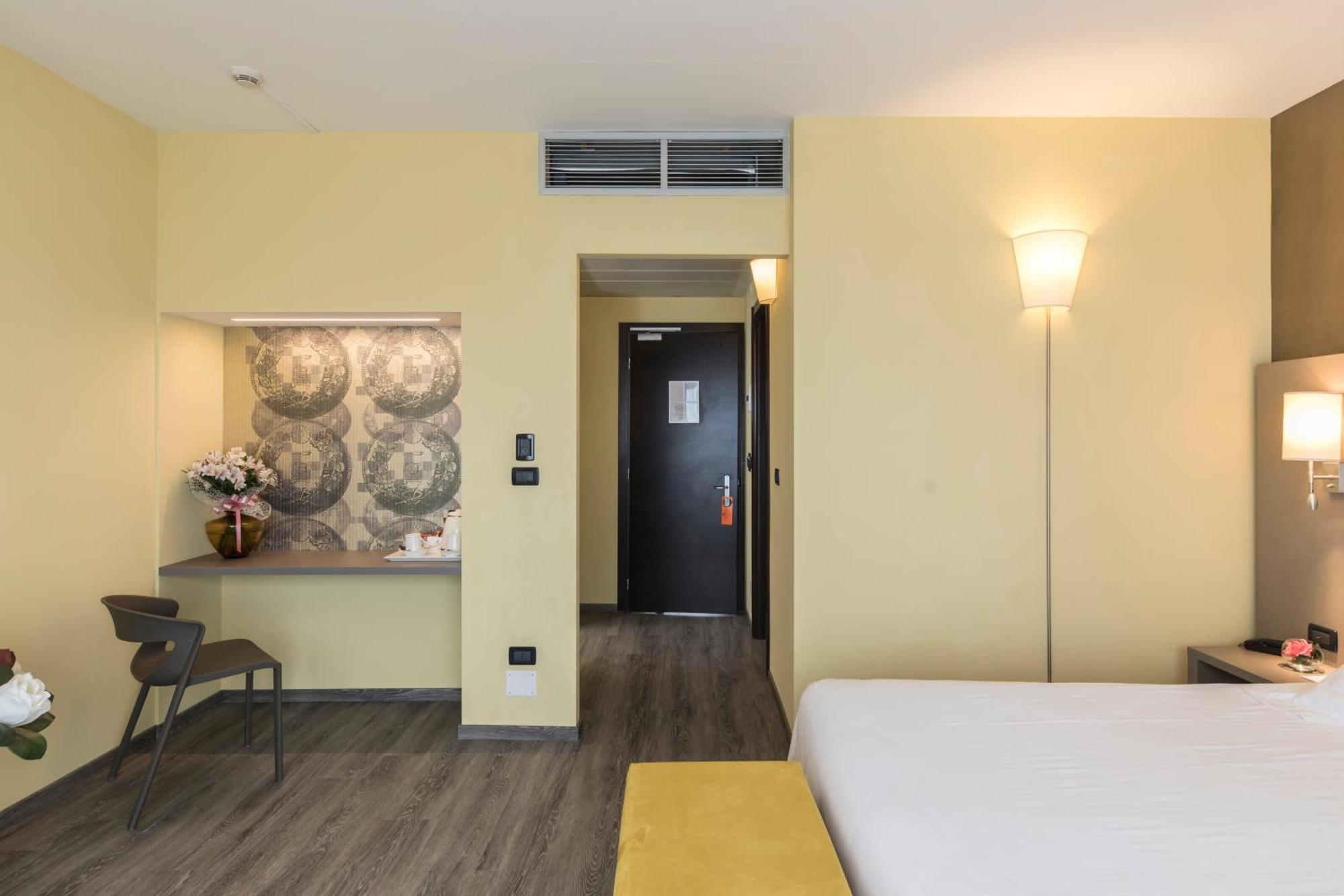 Hotel Donatello Imola Bagian luar foto