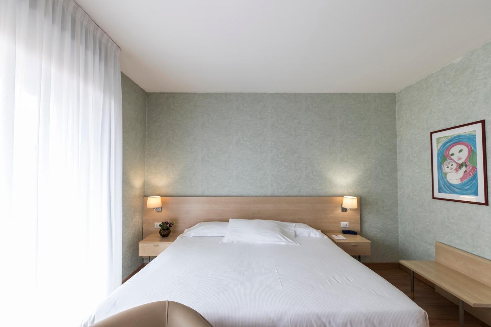 Hotel Donatello Imola Bagian luar foto