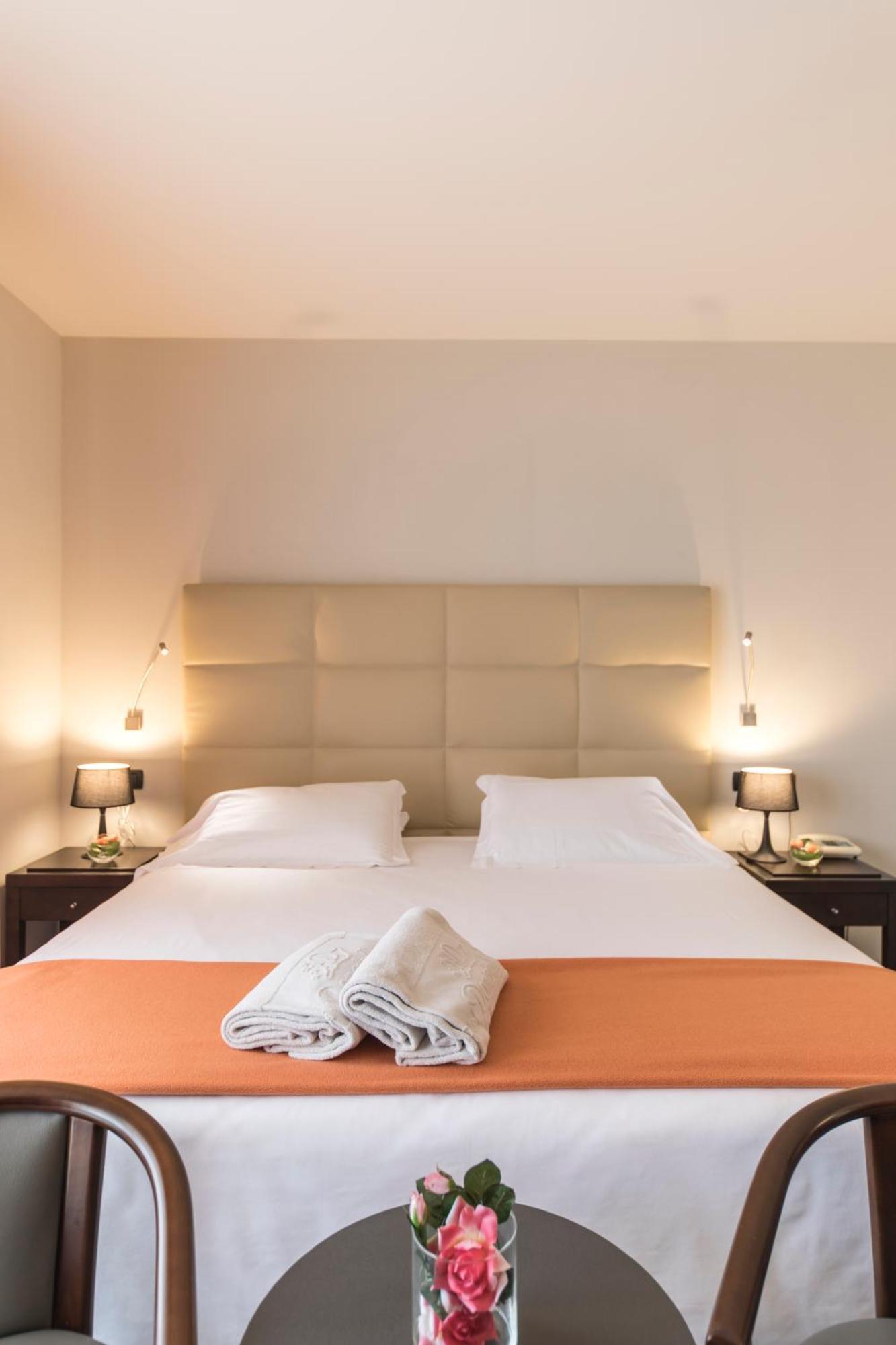 Hotel Donatello Imola Bagian luar foto