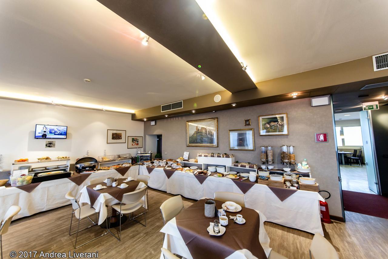 Hotel Donatello Imola Bagian luar foto