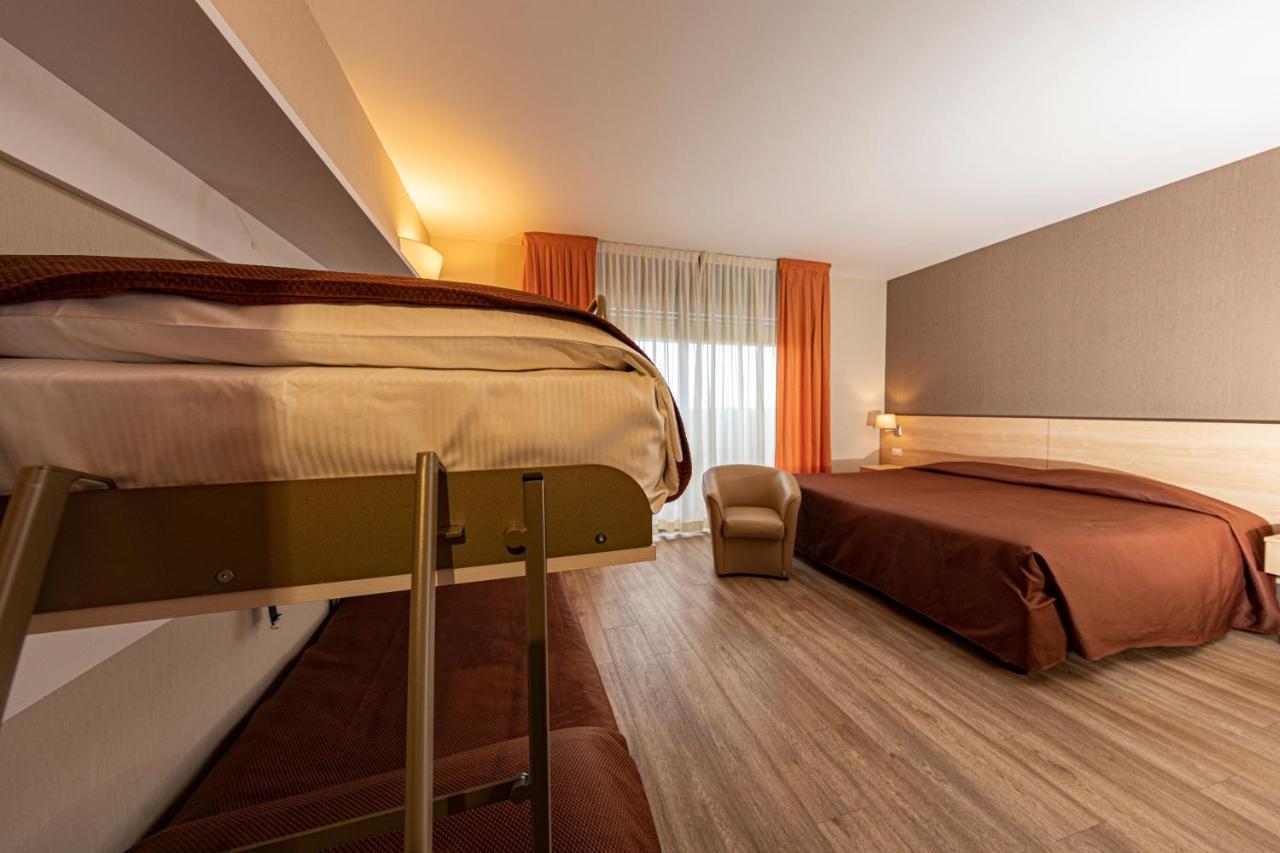 Hotel Donatello Imola Bagian luar foto