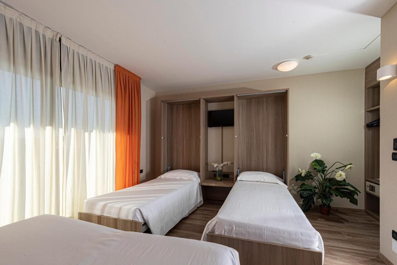 Hotel Donatello Imola Bagian luar foto