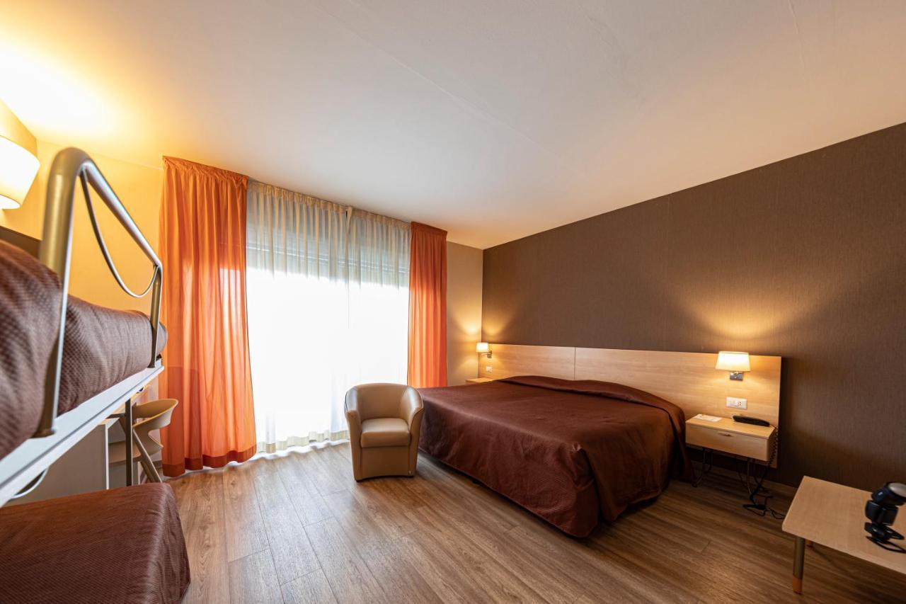 Hotel Donatello Imola Bagian luar foto