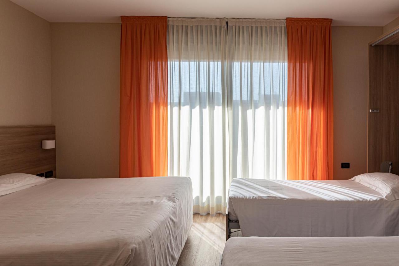 Hotel Donatello Imola Bagian luar foto