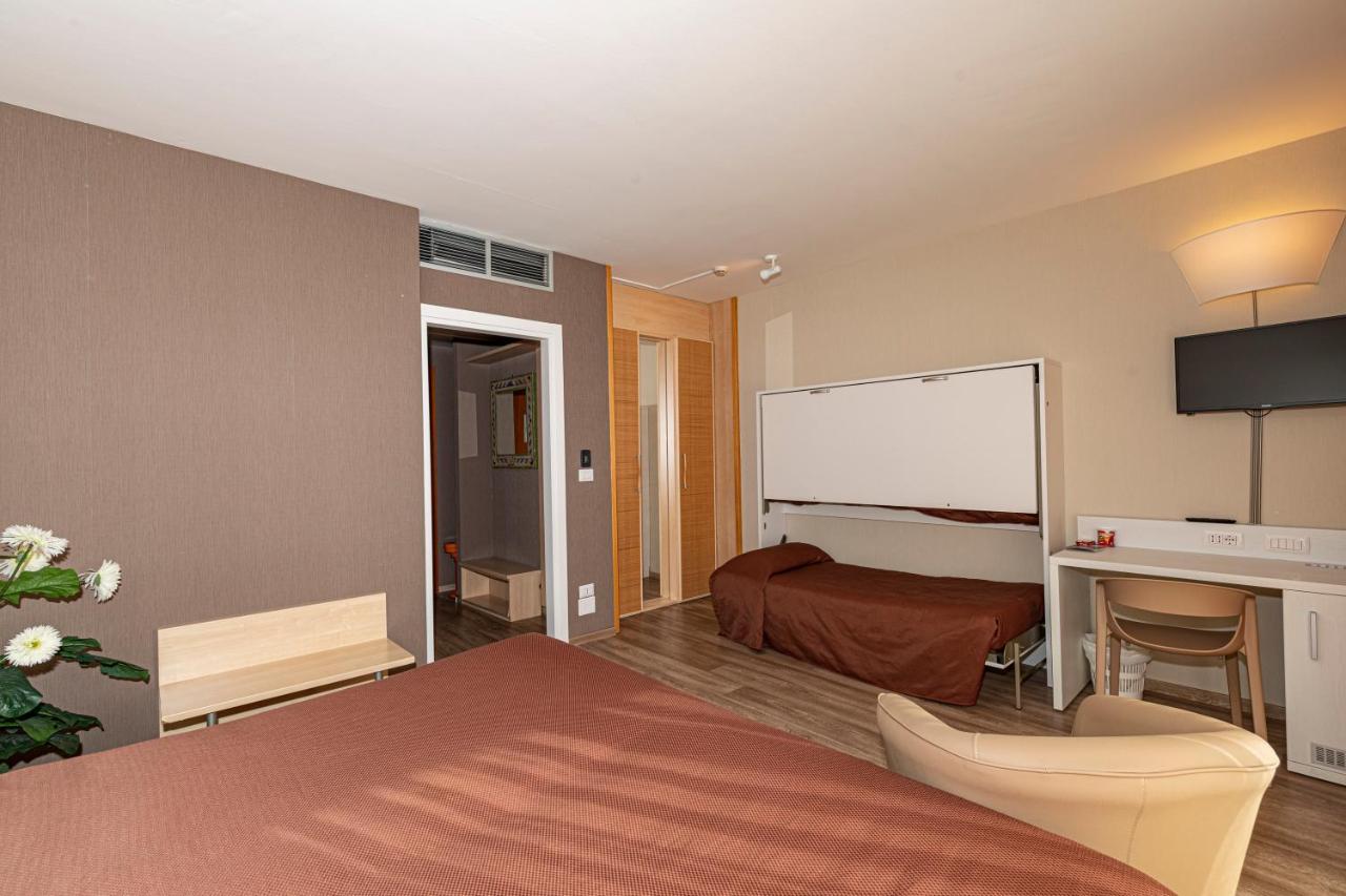 Hotel Donatello Imola Bagian luar foto