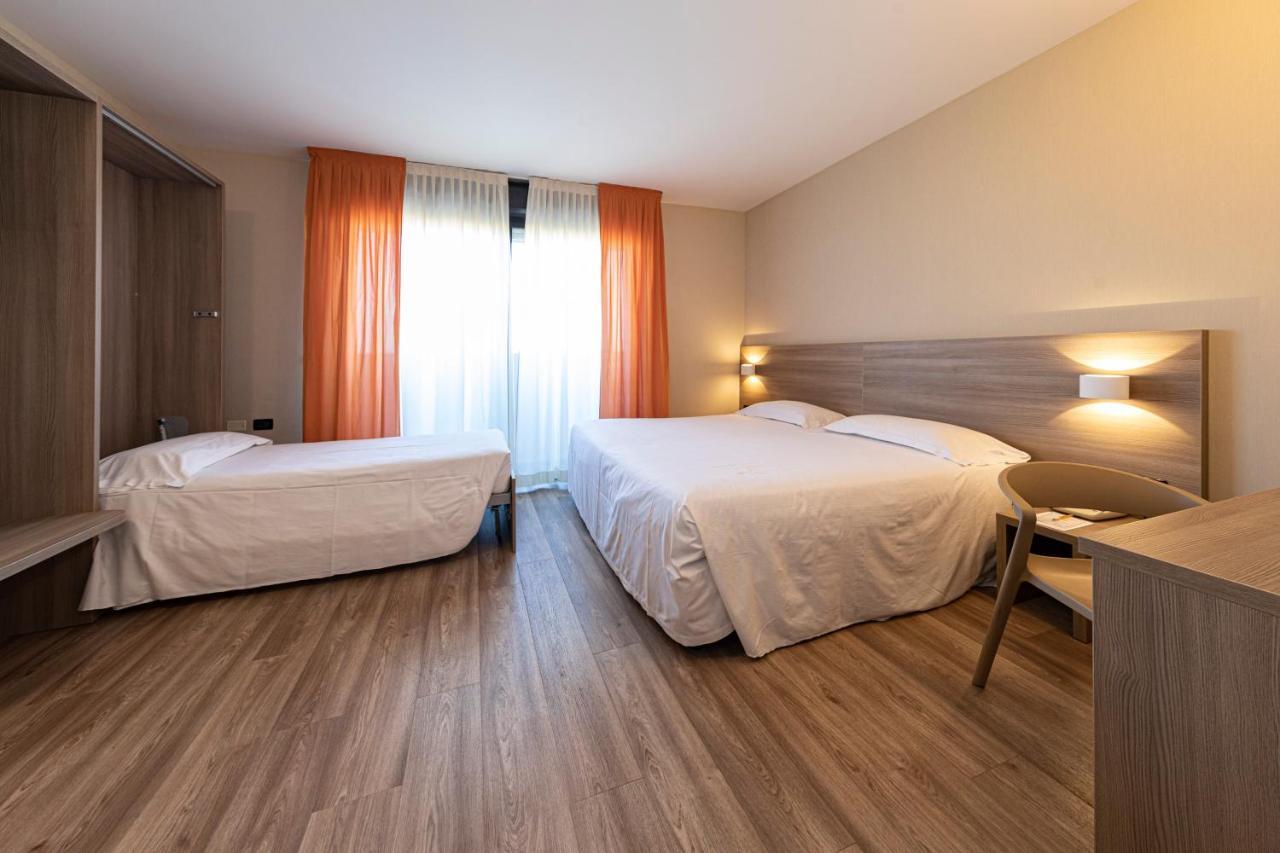 Hotel Donatello Imola Bagian luar foto