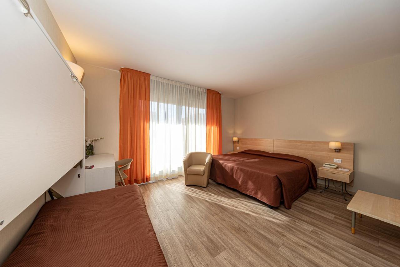 Hotel Donatello Imola Bagian luar foto